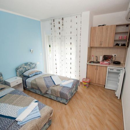 Studio Apartments Tea Sutomore Eksteriør billede
