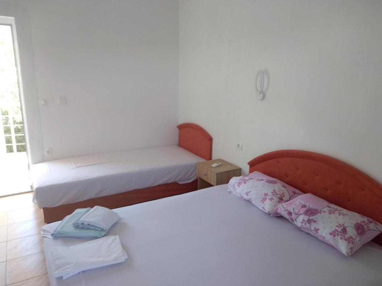 Studio Apartments Tea Sutomore Eksteriør billede