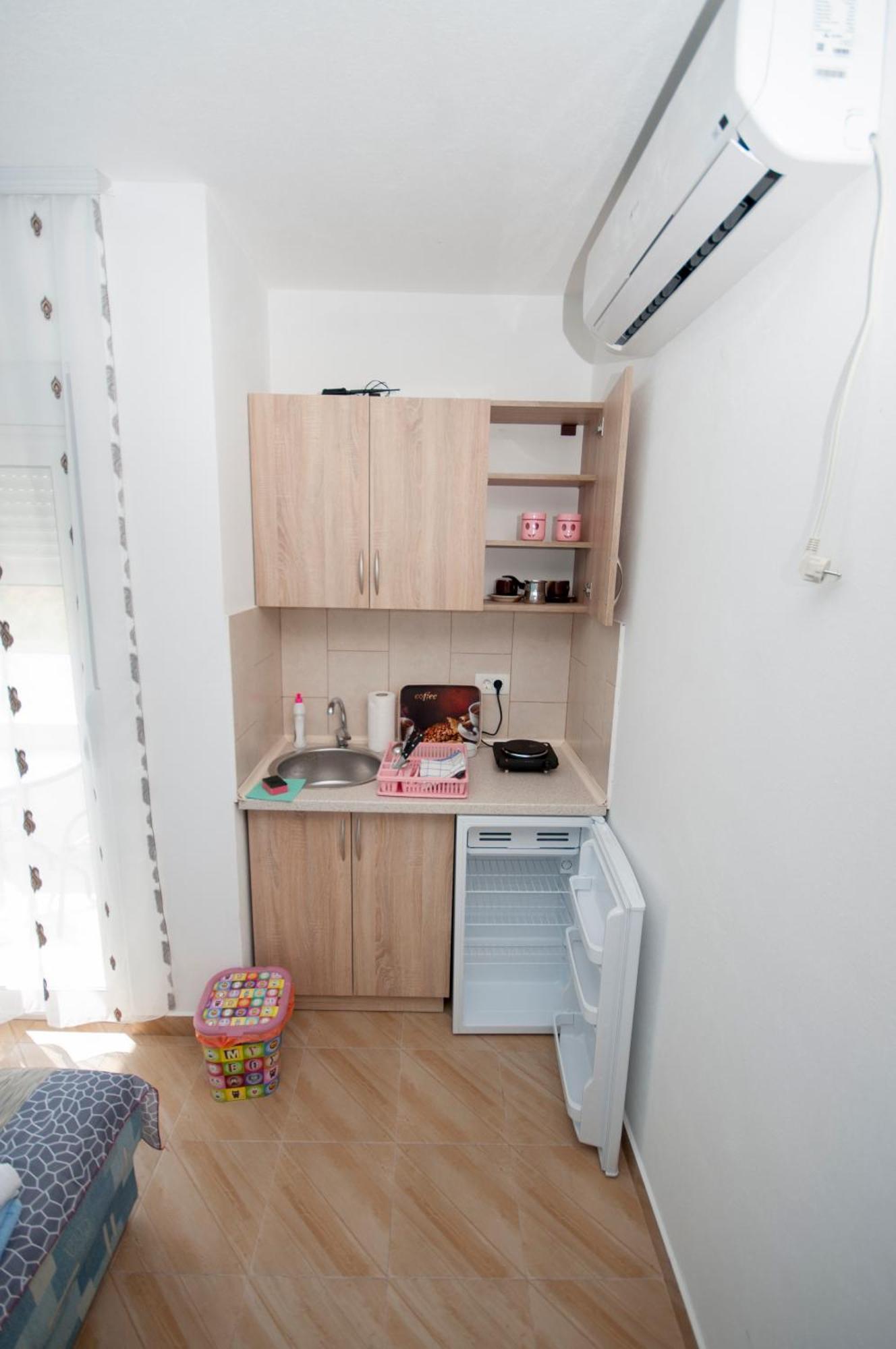 Studio Apartments Tea Sutomore Eksteriør billede